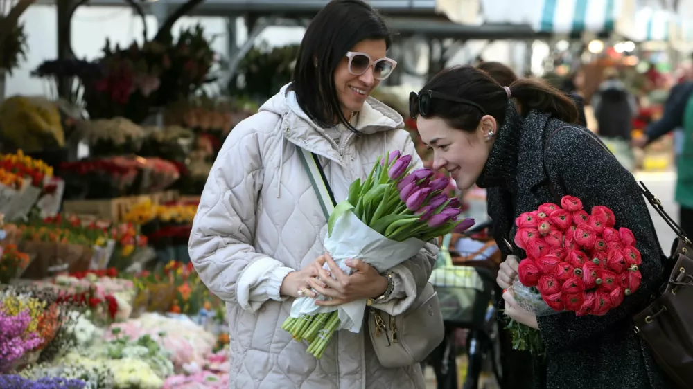 07.03.2024 čestitka za 8. marec, rožeFoto: Tomaž Skale