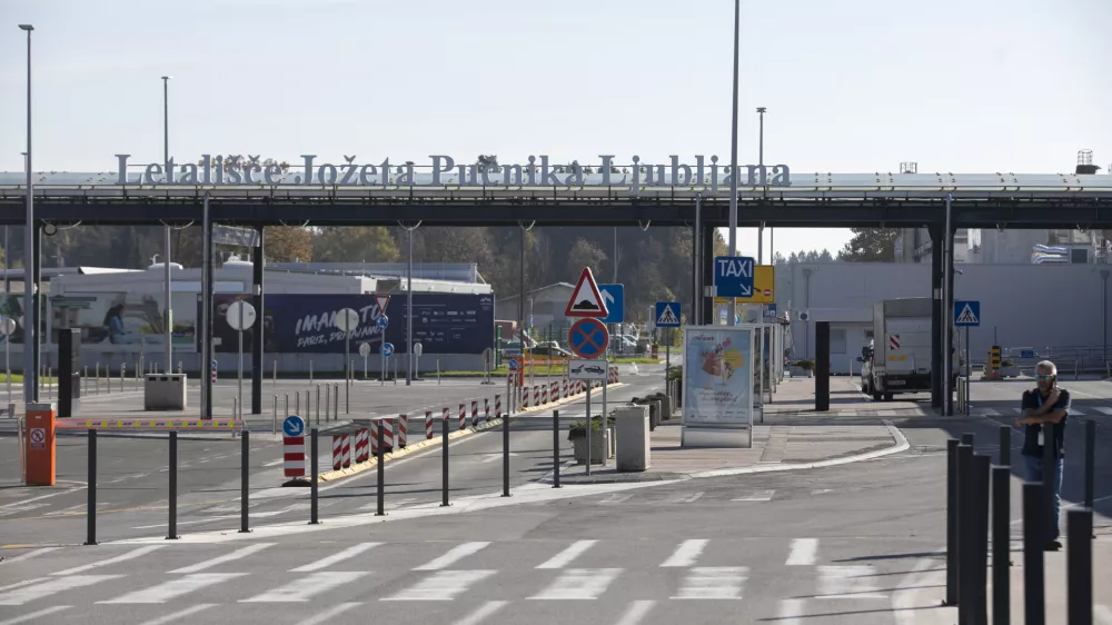 31.10.2024 - Letali&scaron;če Jožeta Pučnika Ljubljana - Fraport Slovenija Upravljavec ljubljanskega letali&scaron;ča.FOTO: LUKA CJUHA