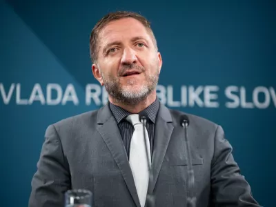 Ljubljana, vlada.Novinarska konferenca po redni tedenski seji vlade.Minister za finance Klemen Bostjancic.