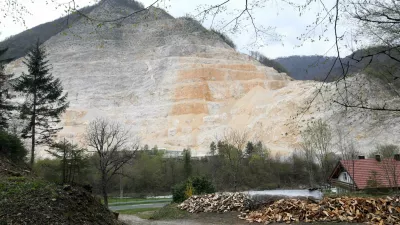 21.04.2023 - Kamnolom Stahovica, kjer podjetje Calcit izkorišča beli kalcit in sivi apnenec, mineralne surovine - Foto: Tomaž Skale