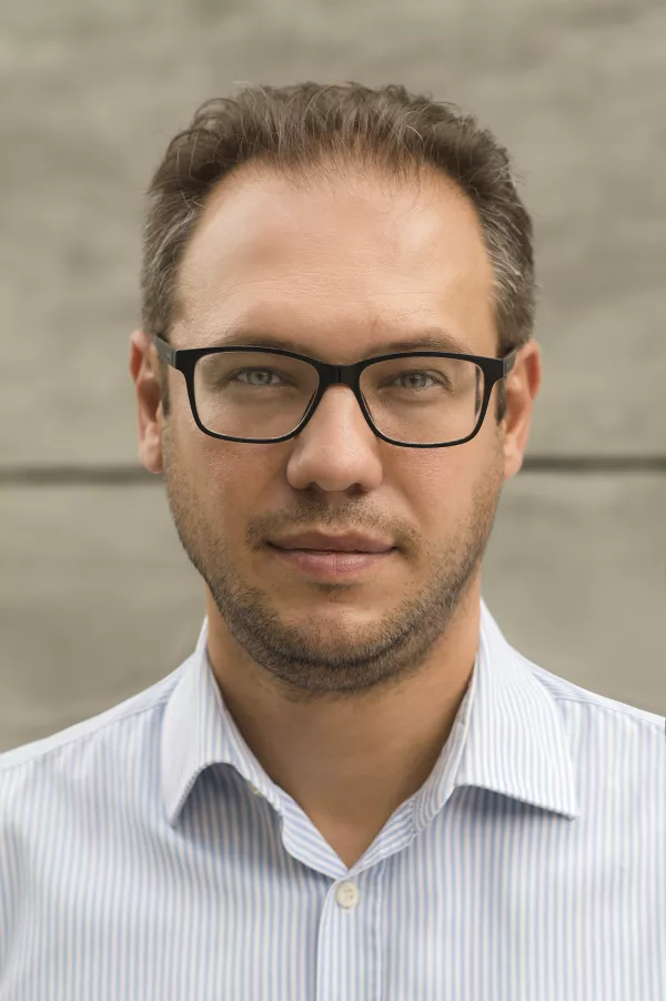 Zoran Nechev., vodja oddelka za EU na In&scaron;titutu za demokracijo (IDSCS) in sodelavec Nem&scaron;kega sveta za zunanje odnose (DGAP). 