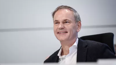 FILE PHOTO: German carmaker Volkswagen CEO Oliver Blume smiles at the start of a company-wide meeting at the company's headquarters plant in Wolfsburg, Germany, December 4, 2024. Ronny Hartmann/Pool via REUTERS/File Photo / Foto: Ronny Hartmann