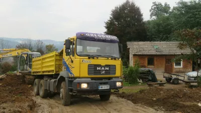 Urejanje romskega naselja Žabjak-Brezje, gradnja ploščadi za večnamenski objekt v Brezju. Foto: Dragana Stanković