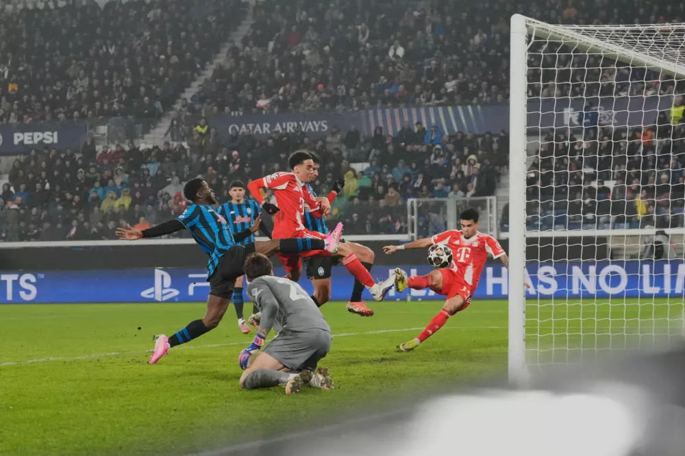 Bayern's Jamal Musiala scores his side's sixth goal during the Champions League round of 16 soccer match between Atalanta and FC Bayern Munich in Bergamo, Italy, Tuesday, March 10, 2026. (AP Photo/Luca Bruno)