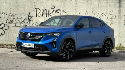 Renault rafale predstavlja največ, kar ta znamka lahko ponudi. / Foto: Matjaž Terzič