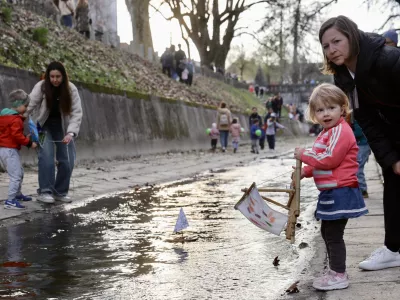 (VIDEO) Gregorčki napovedali prihod pomladi