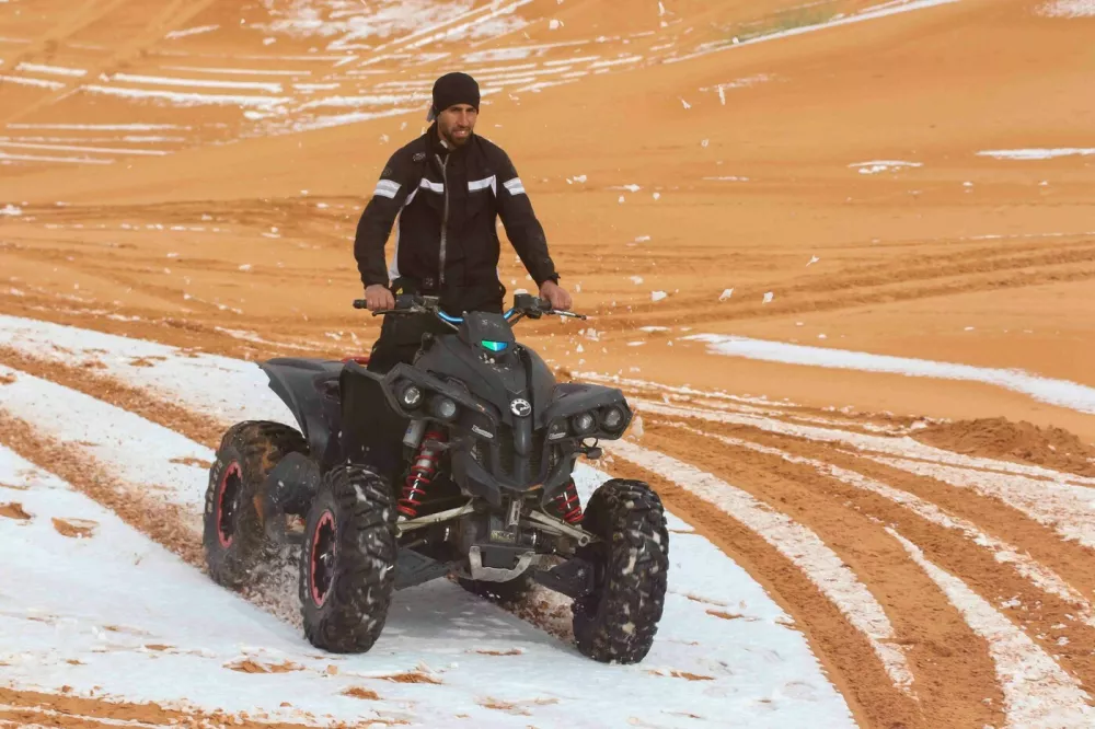 *NO UK* Snow covered sand dunes in the Sahara Desert after temperatures dropped below freezing near the town of Ain Sefra in northwestern Algeria. Photographer Karim Bouchetata captured images of the rare phenomenon in the Saharan town, known as the Gateway to the Desert, which sits around 1000 metres above sea level and is surrounded by the Atlas Mountains.Pictured: gv,general view,Image: 1082022509, License: Rights-managed, Restrictions: -GBR, Model Release: no, Pictured: gv,general view