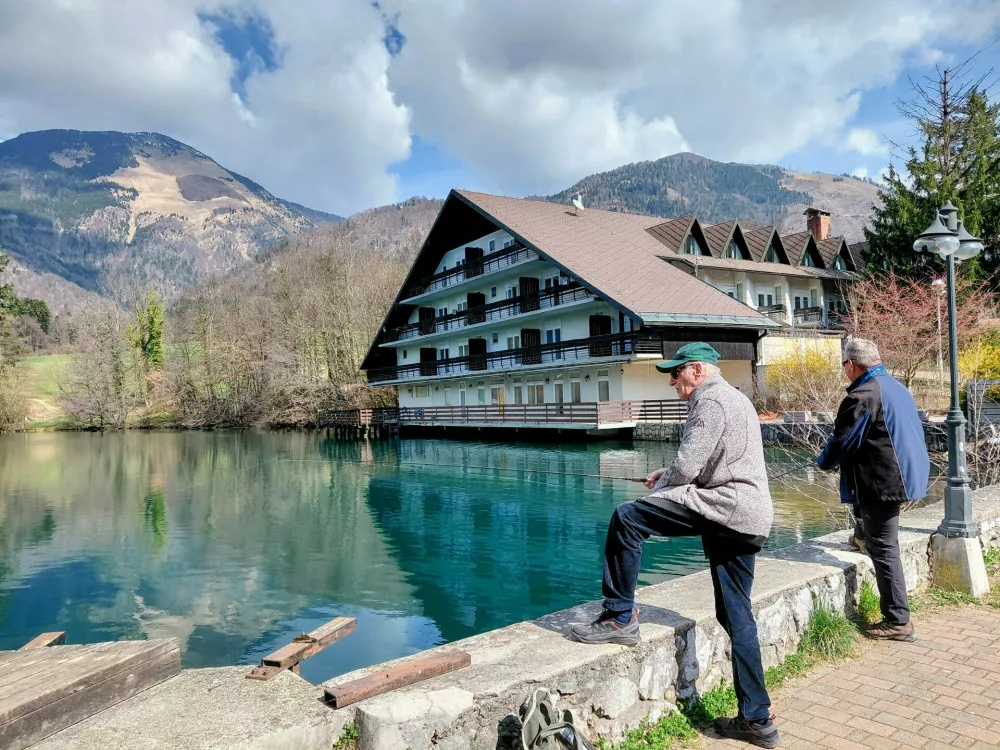 Hotel in grad naj bi tokrat res obnovili