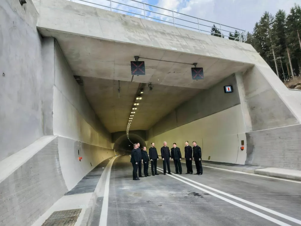 Tretja ospredor KonovootvoritevGolob Bratu&scaron;ek Ribič