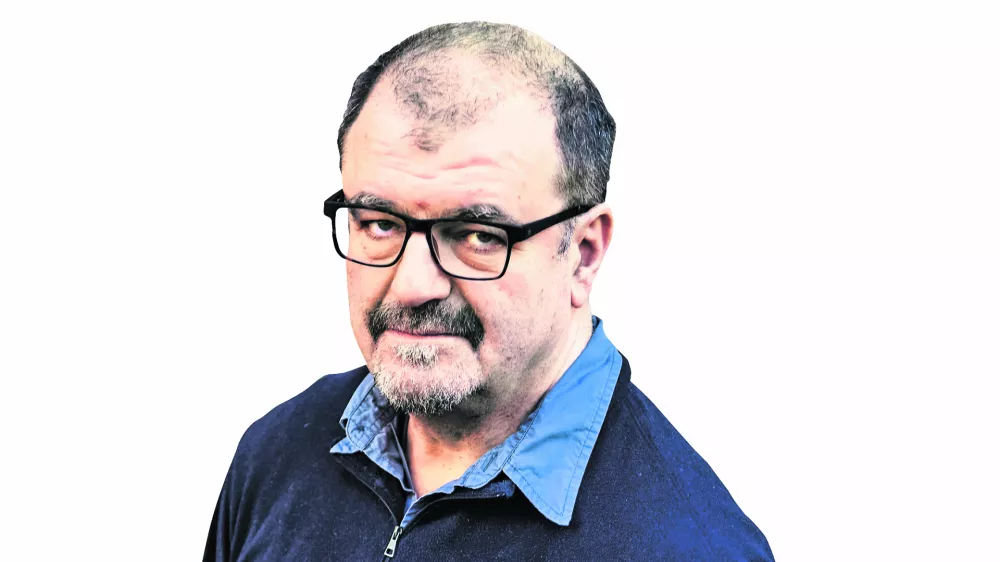 Ahmed Burić, kolumnist Dnevnika------COLORPSAV PERMANENT PROSIM !!!