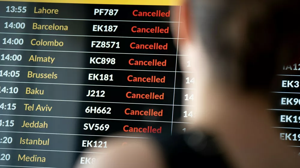 V letalskem prometu je nastal kaos. Slika prikazuje odpovedane lete ob začetku vojne v Iranu. / Foto: Profimedia