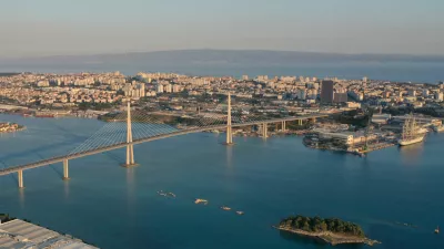 Načrtovan most čez Kaštelski zaliv v Spliti, ki ga bo projektiral slovenski inženir Marjan Pipenbaher.Render: Pipenbaher inženirji/3LHD Arhitekti