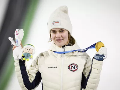 Italija, Predazzo.Zimske olimpijske igre 2026.Smucarski skoki, velika skakalnica, zenske.Zlato medaljo je osvojila Norvezanka Anna Odine Stroem.