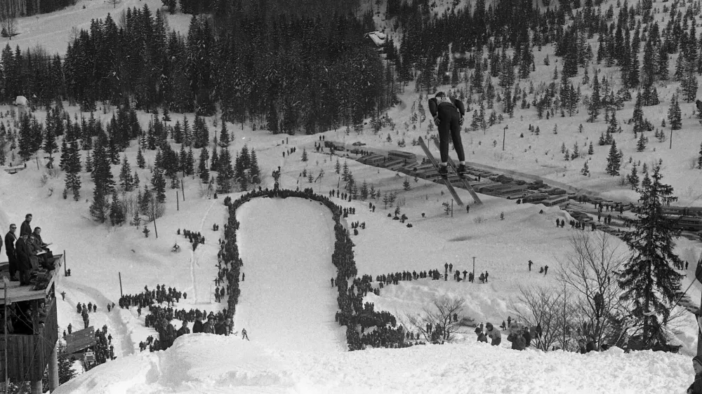 planica aa / Foto: Marjan Ciglič, Hrani Muzej Novej&scaron;e Insodobne Zgodovine Slovenije