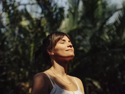 Sončni žarki imajo tudi blagodejen učinek. / Foto: Istock