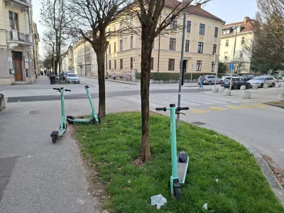 Nepravilno parkiranje skirojev redko kaznujejo