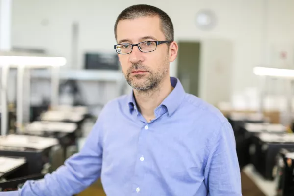 - 11.03.2016 - Dr. Gri&scaron;a Močnik, fizik, direktor in vodja raziskav v podjetju Aerosol, ki je največji proizvajalec merilnikov črnega ogljika (Aethalometrov) na svetu.   //FOTO: Bojan Velikonja