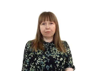 Nina KnavsZA ONLINE - Redakcija Dnevnik 2024 - portreti za komentarje in kolumne - kolumnisti - komentatorji &ndash; novinarji - portret //FOTO: Luka Cjuha / Foto: Luka Cjuha