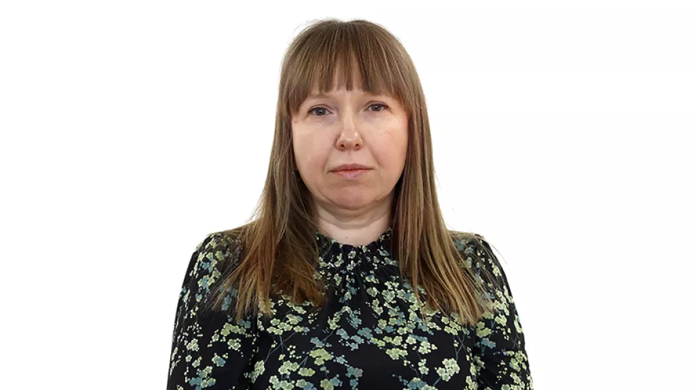 Nina KnavsZA ONLINE - Redakcija Dnevnik 2024 - portreti za komentarje in kolumne - kolumnisti - komentatorji &ndash; novinarji - portret //FOTO: Luka Cjuha / Foto: Luka Cjuha