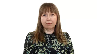 Nina KnavsZA ONLINE - Redakcija Dnevnik 2024 - portreti za komentarje in kolumne - kolumnisti - komentatorji – novinarji - portret //FOTO: Luka Cjuha / Foto: Luka Cjuha