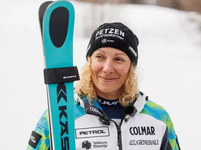 Avstrija, Pliberk.Medijska izjava alpske smucarke Ilke Stuhec ob 12-urni smucarski preizkusnji Downhilka na smuciscu Peca.