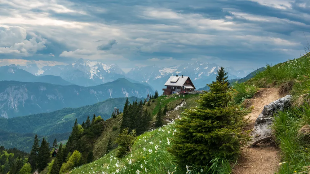 Pogled na gore danes ne bo nič kaj toplo spomladanski.