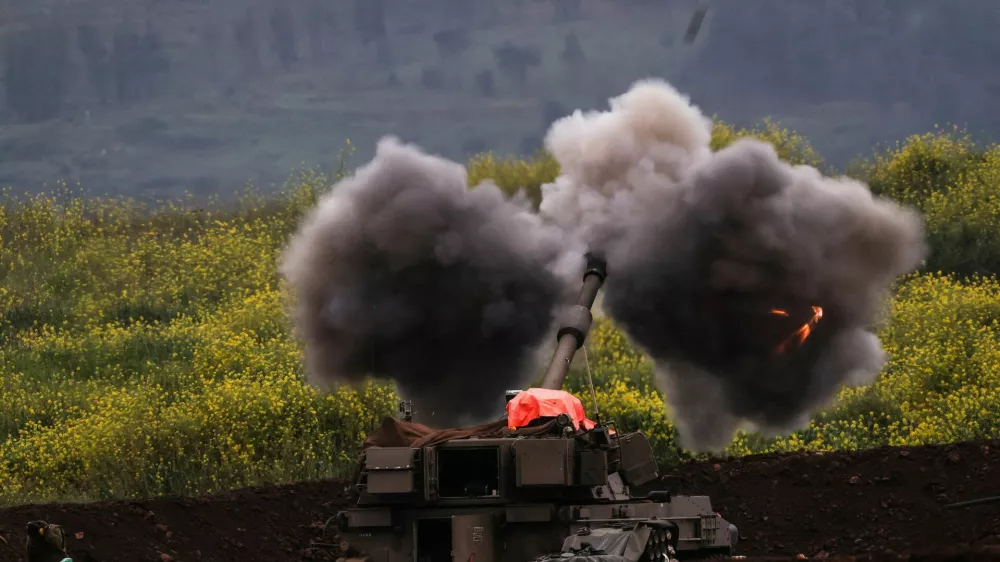 An Israeli artillery unit fires, amid escalation between Hezbollah and Israel, and amid the U.S.-Israeli conflict with Iran, on the Israeli side of the Israel-Lebanon border, March 15, 2026. REUTERS/Shir Torem   TPX IMAGES OF THE DAY