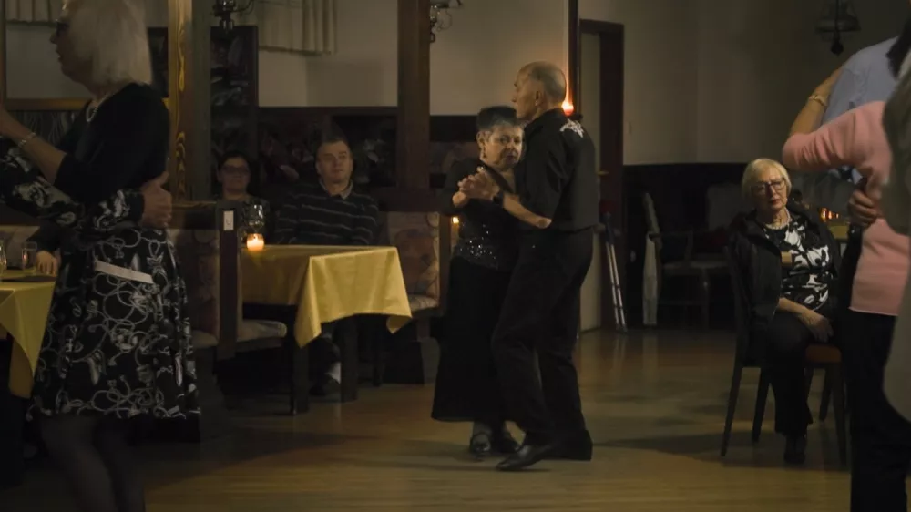 Intimni portret plesa življenja in smrti