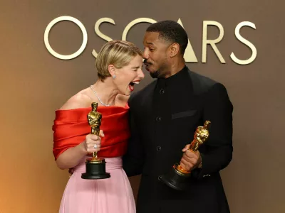 Jessie Buckley, winner of the Oscar for Best Actress for "Hamnet, and Michael B. Jordan,winner of the Oscar for Best Actor for "Sinners", pose together in the Oscars photo room at the 98th Academy Awards in Hollywood, Los Angeles, California, U.S., March 15, 2026. REUTERS/Mario Anzuoni   TPX IMAGES OF THE DAY
