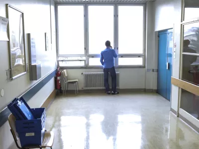 - simbolična fotografija - čakalnica - - 08.01.2019 - odprli začasni Oddelek za epidemije v drugem nadstropju Bolnice dr. Petra Držaja UKC Ljubljana - okužbe dihal &ndash; //FOTO: Jaka Gasar