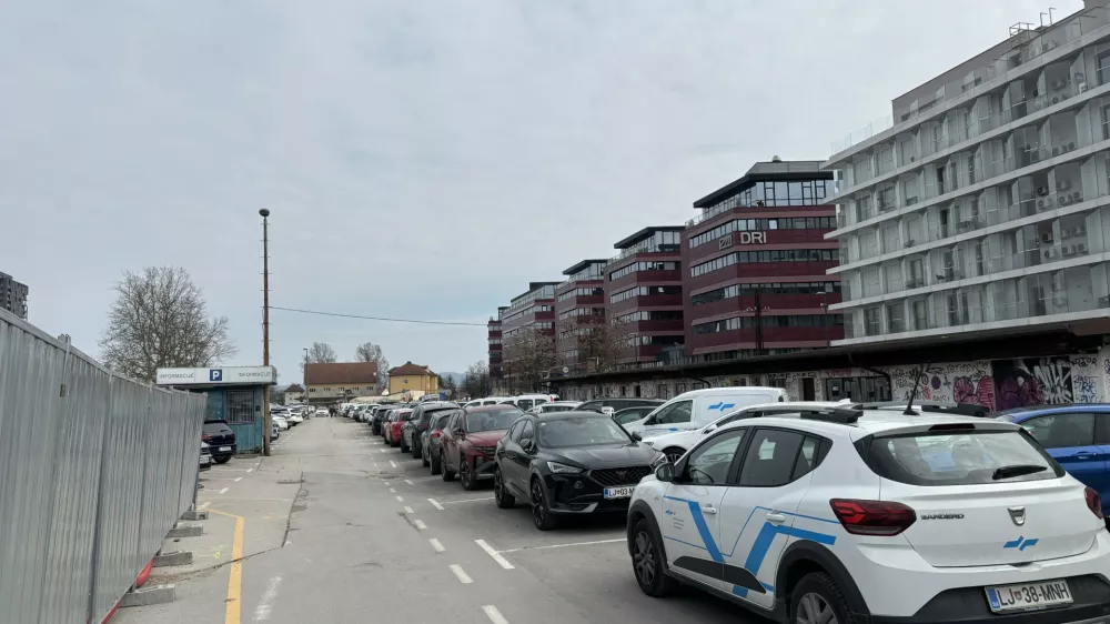 Od junija ljubljanska avtobusna postaja v zabojnikih na parkiri&scaron;ču