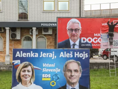 Predvolilna kampanja: Oglasi med hvaljenjem, stra&scaron;enjem in neizvirnostjo