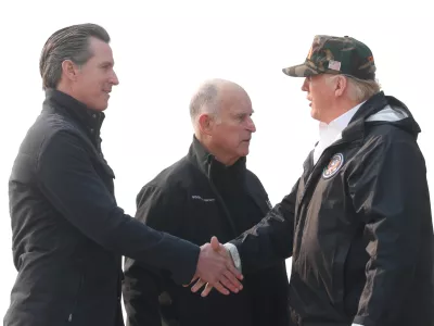 U.S. President Donald Trump shakes hands with Governor-elect Gavin Newsom (L) after greeting Governor Jerry Brown (C) upon arriving at Beale Air Force Base, California, U.S., November 17, 2018. REUTERS/Leah Millis