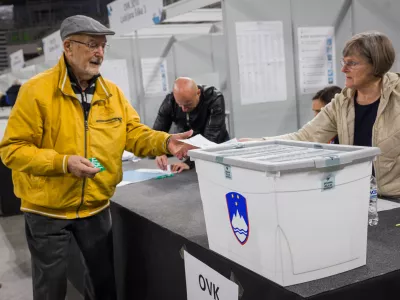Ljubljana, dvorana Stozice.Predcasno glasovanje za drzavnozborske volitve v dvorani Stozice.
