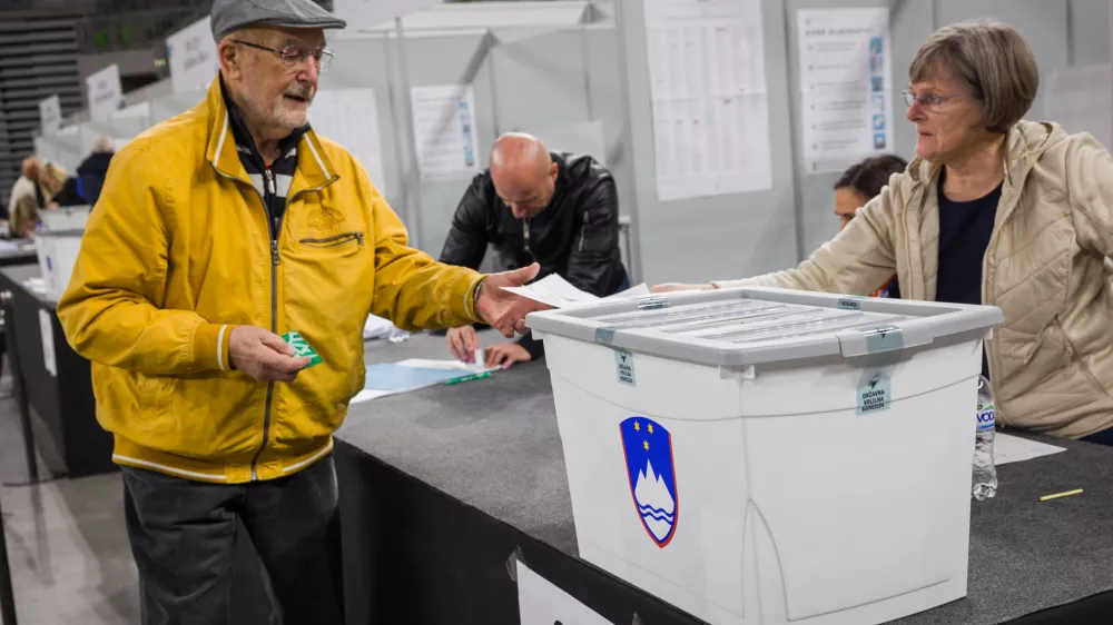 Ljubljana, dvorana Stozice.Predcasno glasovanje za drzavnozborske volitve v dvorani Stozice.