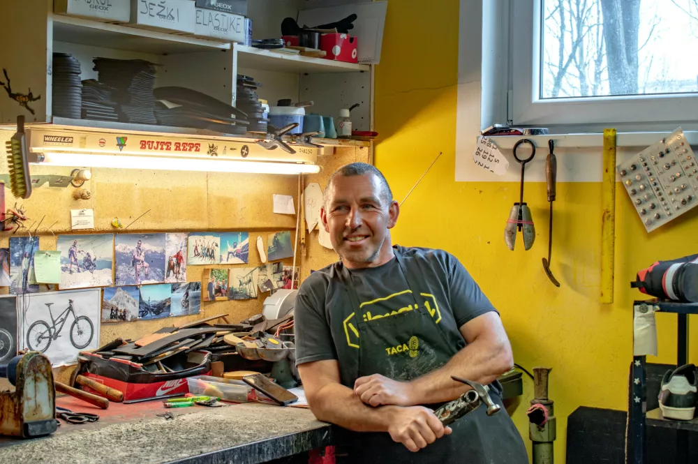 Ohranja obrt, ki počasi izginja: Od vajeni&scaron;tva do lastne delavnice na Fužinah