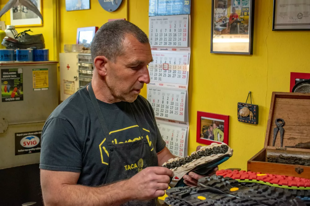 Ohranja obrt, ki počasi izginja: Od vajeni&scaron;tva do lastne delavnice na Fužinah