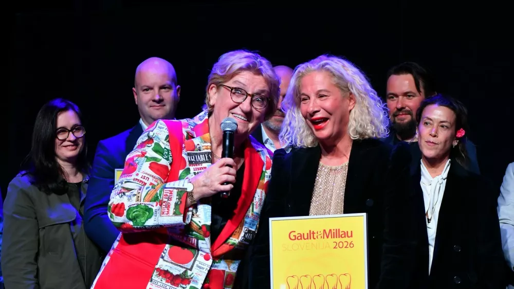  Najvi&scaron;je priznanje, pet kap, je letos prejela Ana Ro&scaron; in Hi&scaron;a Franko. F oto: Peter Irman