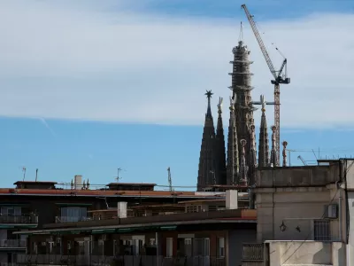 Workers place the upper arm on the cross on the tower of Jesus Christ basilica, which is the tallest piece at Sagrada Familia basilica as part of construction works aimed to be fully finished in this year, in Barcelona, Spain February 20, 2026. REUTERS/Nacho Doce