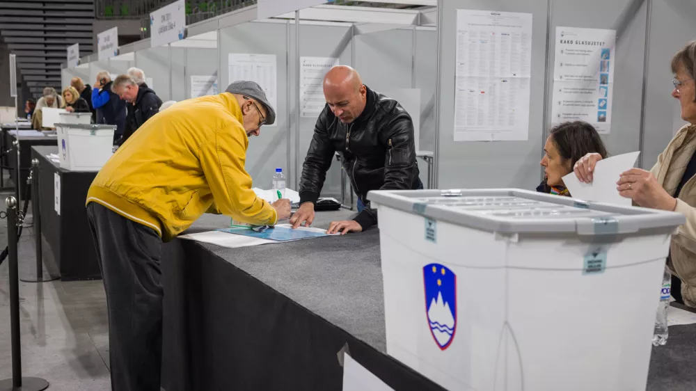 Ljubljana, dvorana Stozice.Predcasno glasovanje za drzavnozborske volitve v dvorani Stozice.