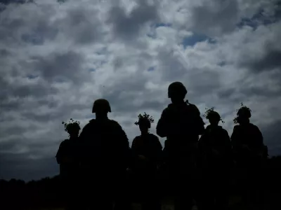 Volunteer recruits stand in a group during voluntary military training at the training ground in Braniewo, Poland, June 24, 2025. REUTERS/Kacper Pempel   TPX IMAGES OF THE DAY