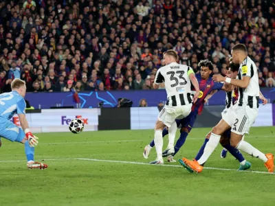 Soccer Football - UEFA Champions League - Round of 16 - Second Leg - FC Barcelona v Newcastle United - Spotify Camp Nou, Barcelona, Spain - March 18, 2026 FC Barcelona's Lamine Yamal shoots at goal REUTERS/Nacho Doce