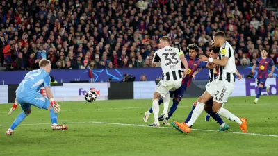 Soccer Football - UEFA Champions League - Round of 16 - Second Leg - FC Barcelona v Newcastle United - Spotify Camp Nou, Barcelona, Spain - March 18, 2026 FC Barcelona's Lamine Yamal shoots at goal REUTERS/Nacho Doce