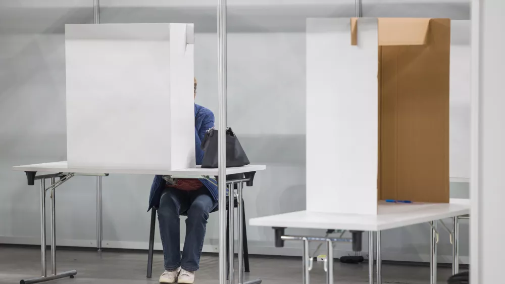 Ljubljana, dvorana Stozice.Predcasno glasovanje za drzavnozborske volitve v dvorani Stozice.