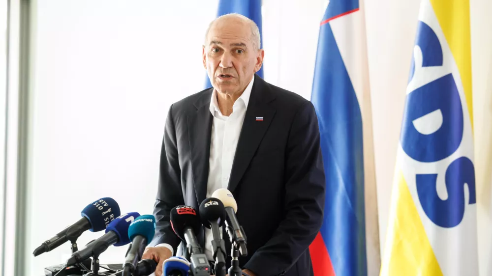 Ljubljana, sedez stranke SDS.Novinarska konferenca SDS s predstavitvijo domnevnih nepravilnosti na drzavnozborskih volitvah.Predsednik SDS Janez Jansa.