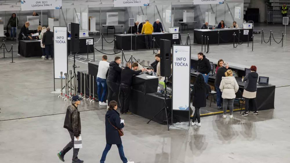 Ljubljana, dvorana Stozice.Predcasno glasovanje za drzavnozborske volitve v dvorani Stozice.