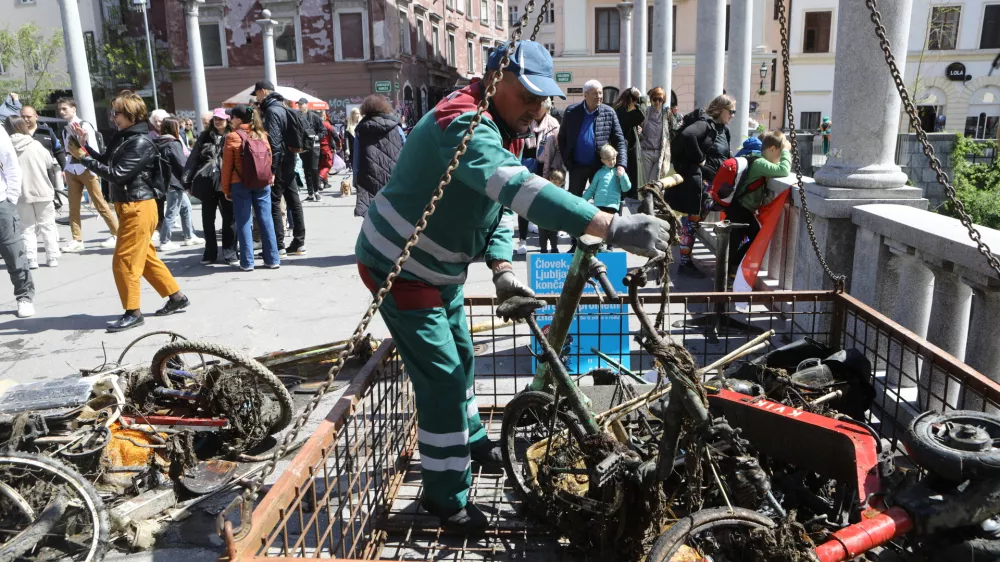 20.04.2024 - Čistilna akcija Ljubljana - Ljubljanica - či&scaron;čenje smeti iz ljubljanice - &Scaron;u&scaron;tarski mostFoto: LUka Cjuha