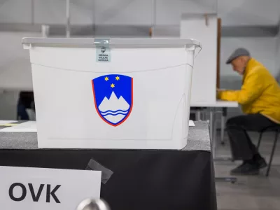 Ljubljana, dvorana Stozice.Predcasno glasovanje za drzavnozborske volitve v dvorani Stozice. / Foto: Bor Slana/sta