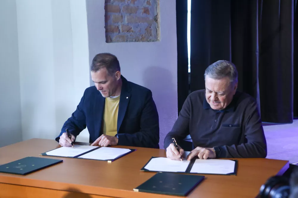 župan Zoran Janković in direktor Avant Car Ga&scaron;per Žvan19.3.2026 - podpis koncesijske pogodbe za vzpostavitev ter upravljanje javnega sistema izposoje in souporabe električnih vozil v Mestni občini Ljubljana s podjetjem Avant Car, ki jo bosta podpisala župan Zoran Janković in direktor Avant Car Ga&scaron;per ŽvanFoto: Luka Cjuha