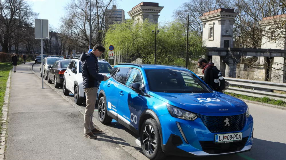 19.3.2026 - podpis koncesijske pogodbe za vzpostavitev ter upravljanje javnega sistema izposoje in souporabe električnih vozil v Mestni občini Ljubljana s podjetjem Avant Car, ki jo bosta podpisala župan Zoran Janković in direktor Avant Car Ga&scaron;per ŽvanFoto: Luka Cjuha